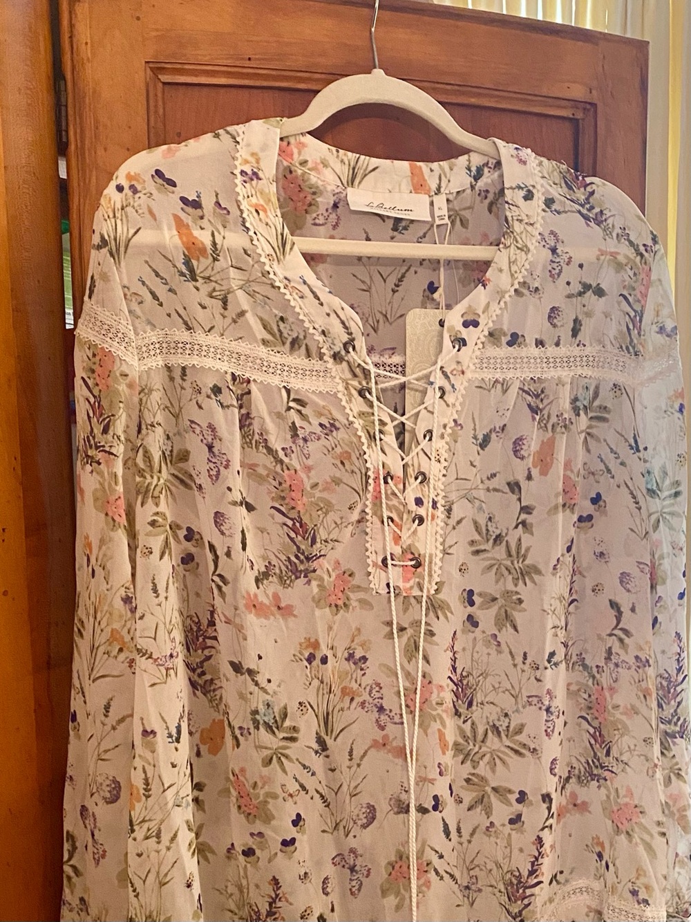 NWT Cream Floral Lace-Up La Bellum Hillary Scott Peasant Blouse XL